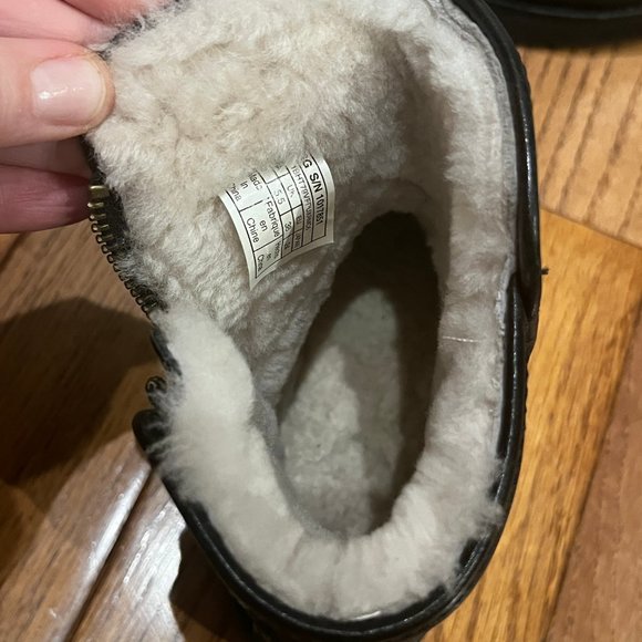 Ugg Leather Boots - Picture 5 of 9